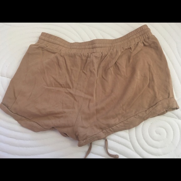 Brown shorts - Picture 3 of 3